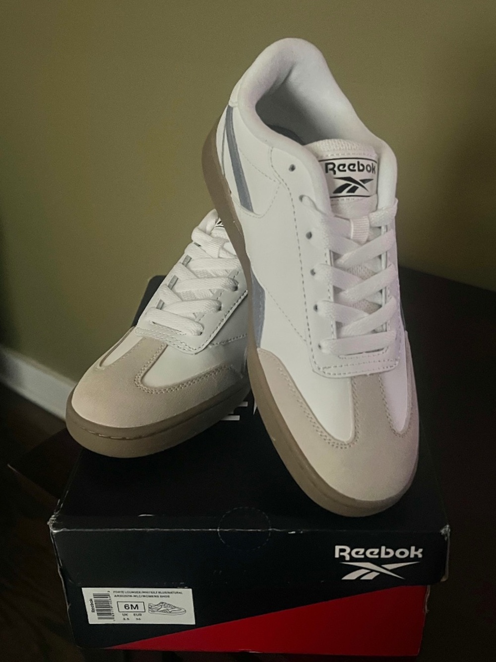 NEW Women’s Reebok Size 6